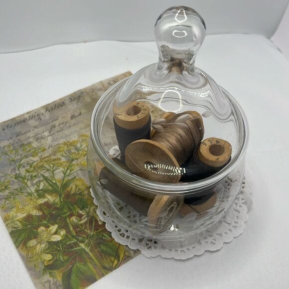 Farmhouse Clear Class Small Apothecary Jar White Floral 5 Earth Tone Spools - Picture 1 of 10